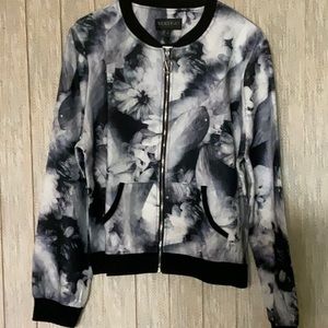 NWOT VERTIGO black & white floral bomber jacket women’s medium
